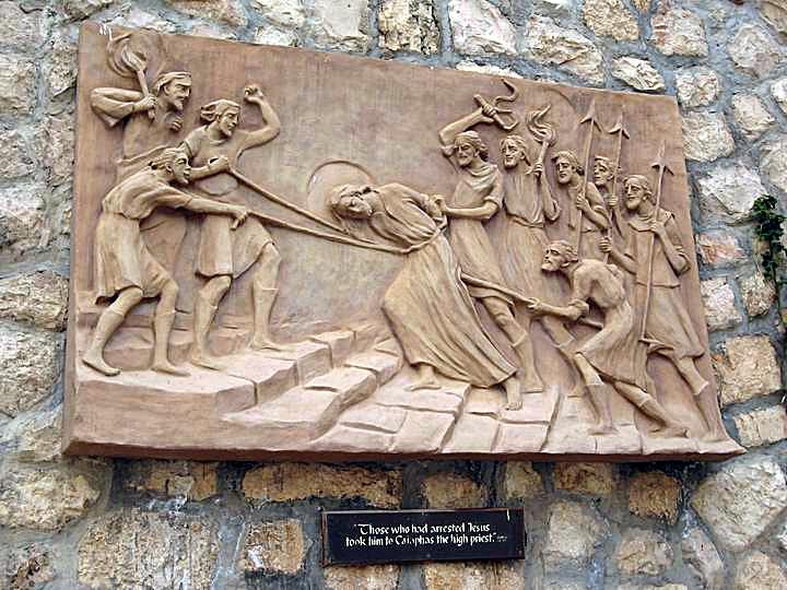 Jesús encadenado, llevado a la casa del Sumo Sacerdote. Iglesia de San Pedro en Gallicantu, Jerusalén – Biblewalks