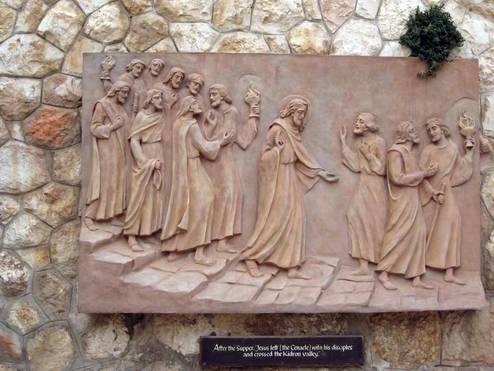 Jesús y los discípulos yendo hacia Getsemaní. Iglesia de San Pedro in Gallicantu, Jerusalén – Biblewalks