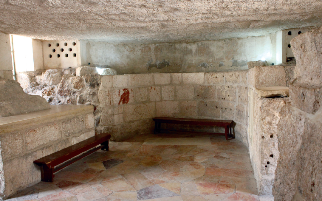La Ascensión del Señor: una cueva y unas huellas