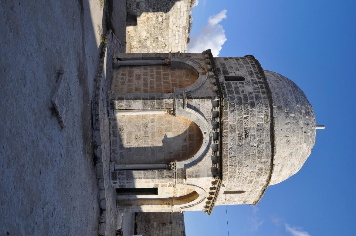 La cúpula cruzada (siglo XII) de la Ascensión, en la antigua iglesia del Inbomón, ahora una mezquita. Foto: Henri Gourinard, 2014. La cúpula cruzada (siglo XII) de la Ascensión, en la antigua iglesia del Inbomón, ahora una mezquita. Foto: Henri Gourinard, 2014.