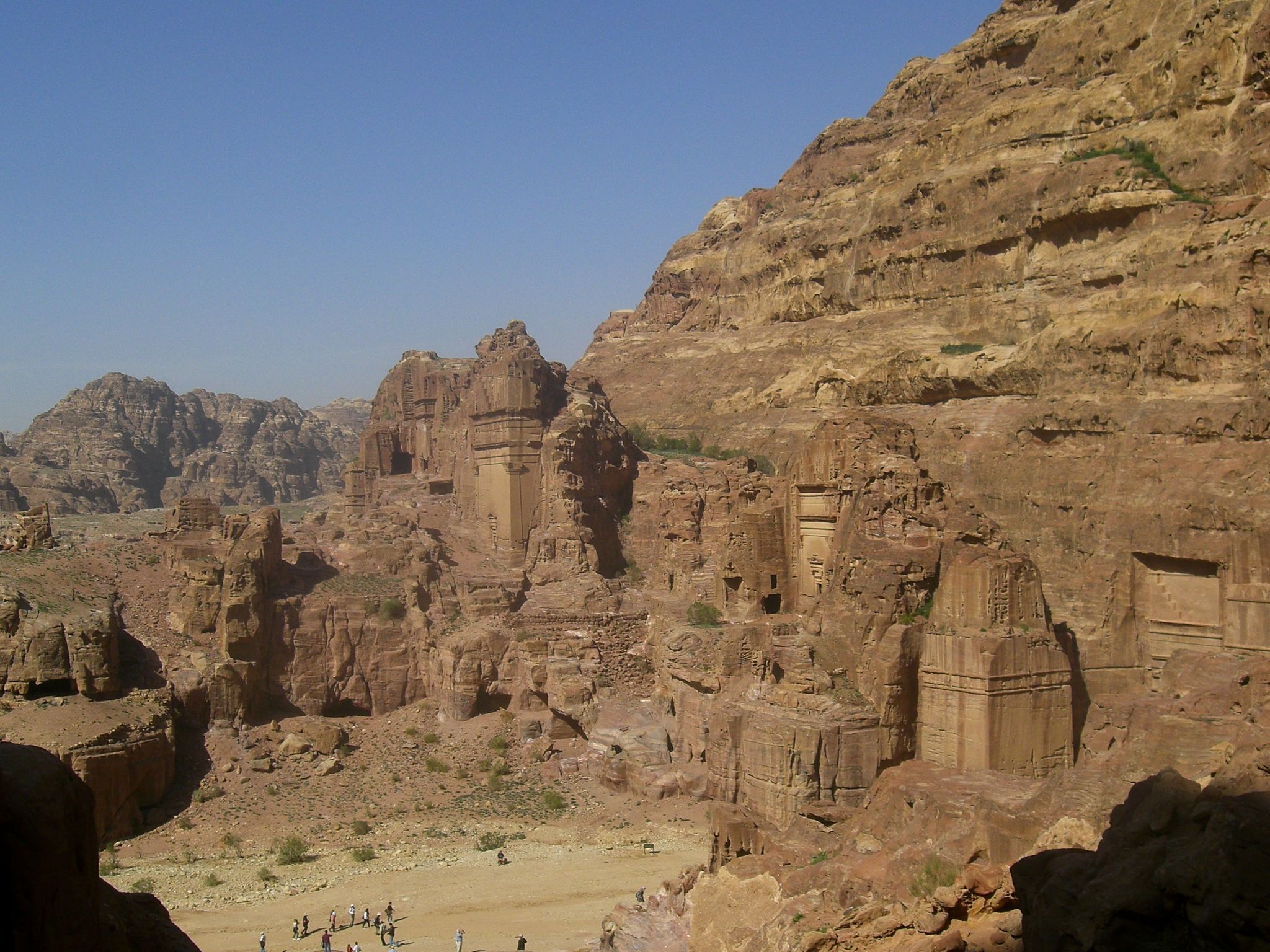 El sitio de Petra visto desde Jabal al-Madhbah. Henri Gourinard, 2010.