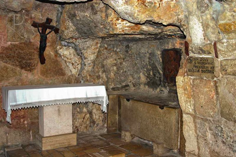 Altar and (empty) tomb of Saint Jerome. Source: Custody of the Holy Land.